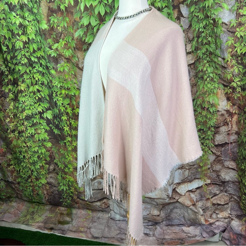 SOIA & KYO Dusty Rose Color Block Ruana Wrap, One Size - Picture 9 of 10